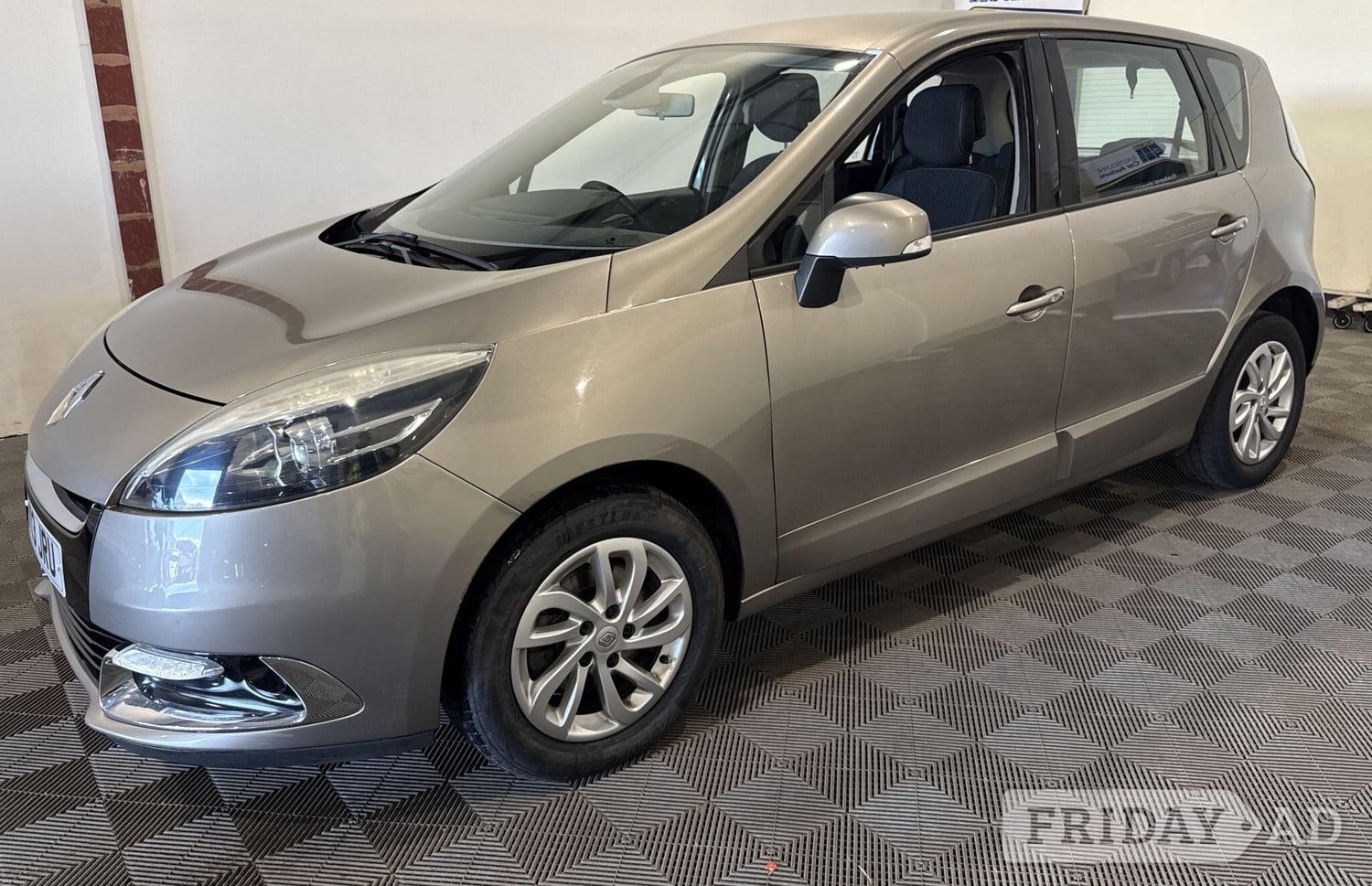 2013 Renault Scenic 1.5 dCi Dynamique TomTom EDC Euro 5 5dr - Cars