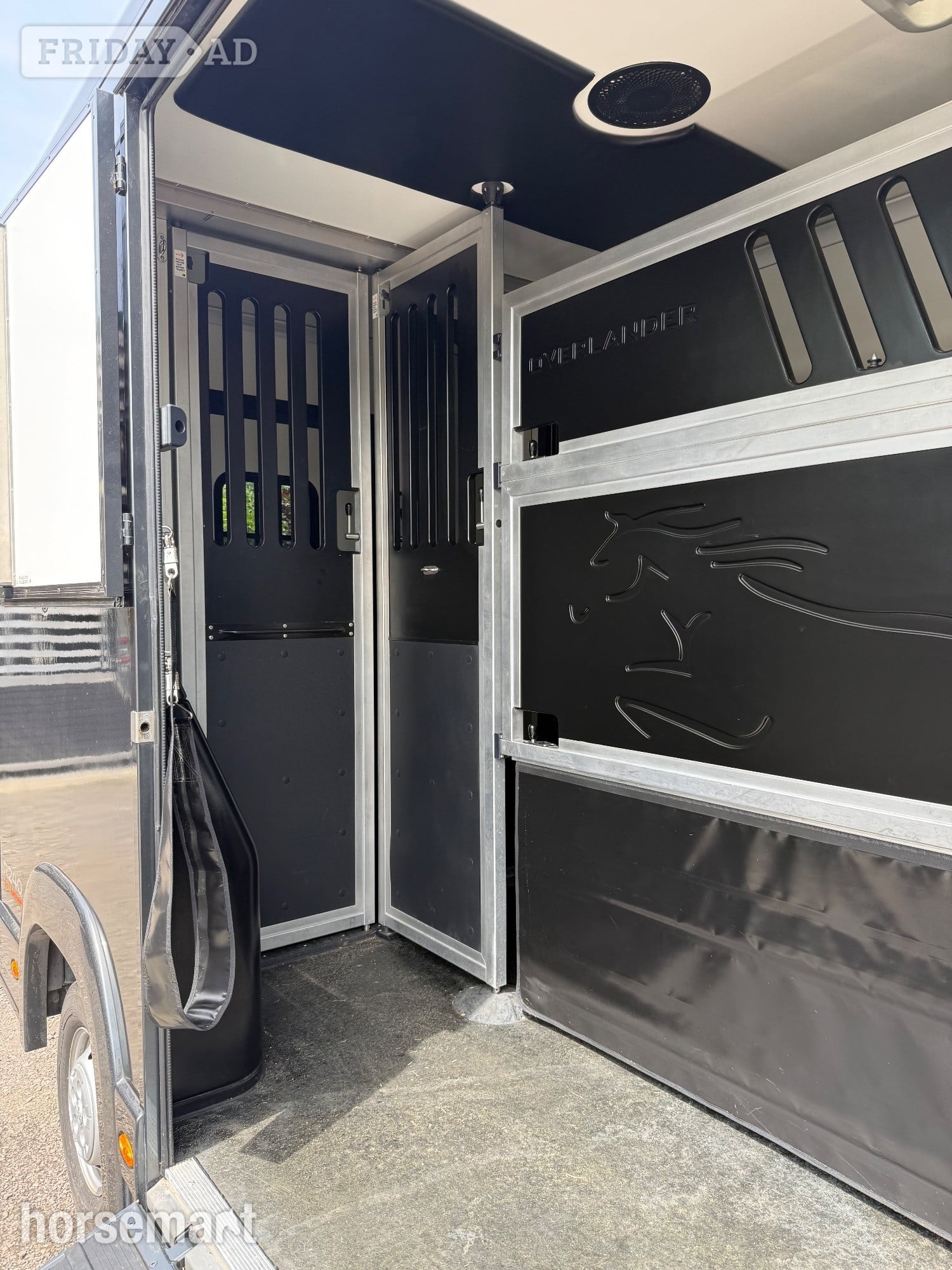 Overlander R240 Peugeot Horsebox - Trailers & Horseboxes in Carshalton