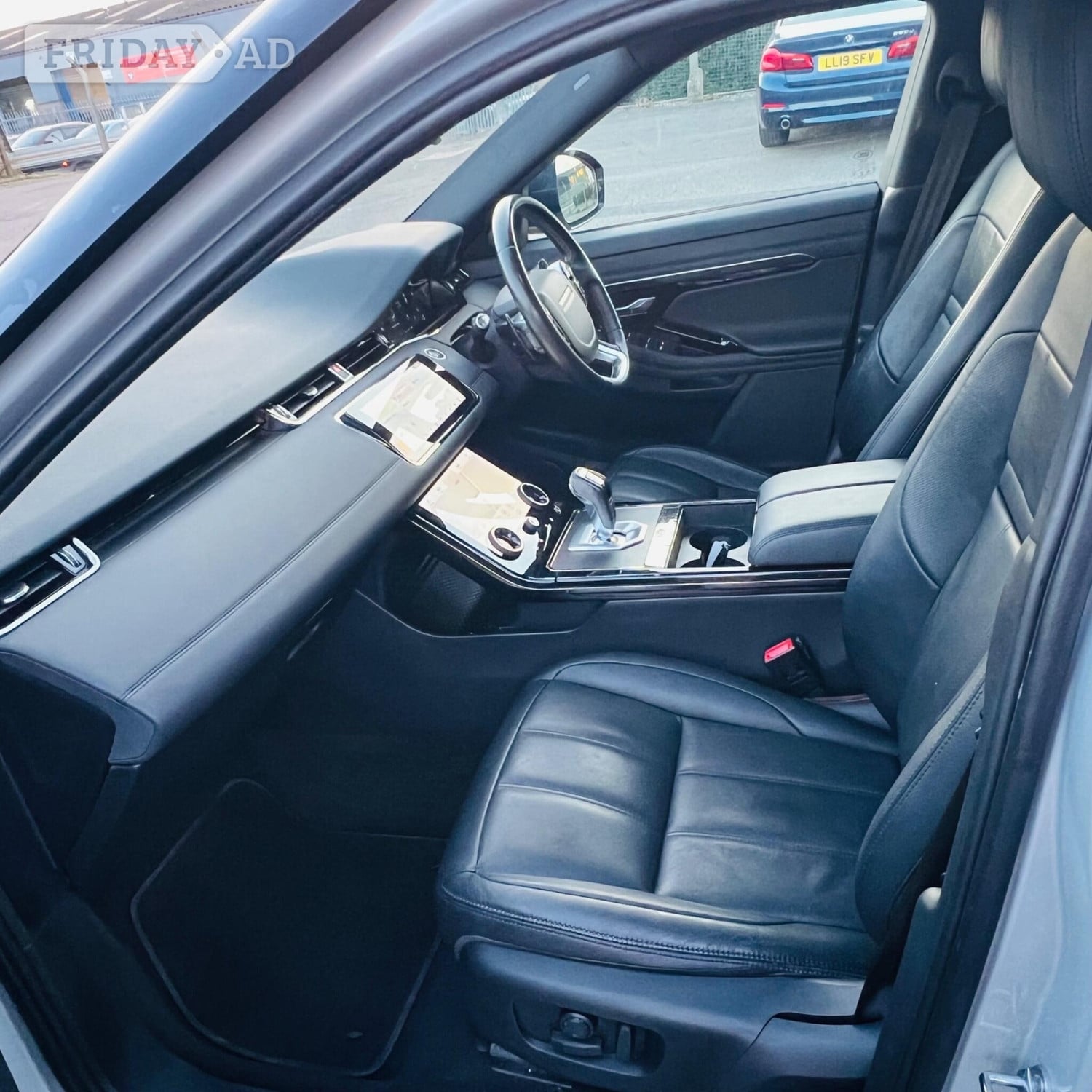 [ berth ]Land Rover Range Rover Evoque