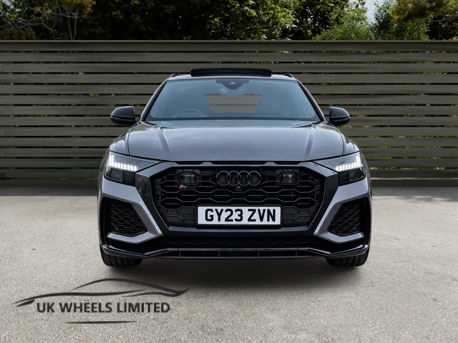 [ berth ]Audi RS Q8