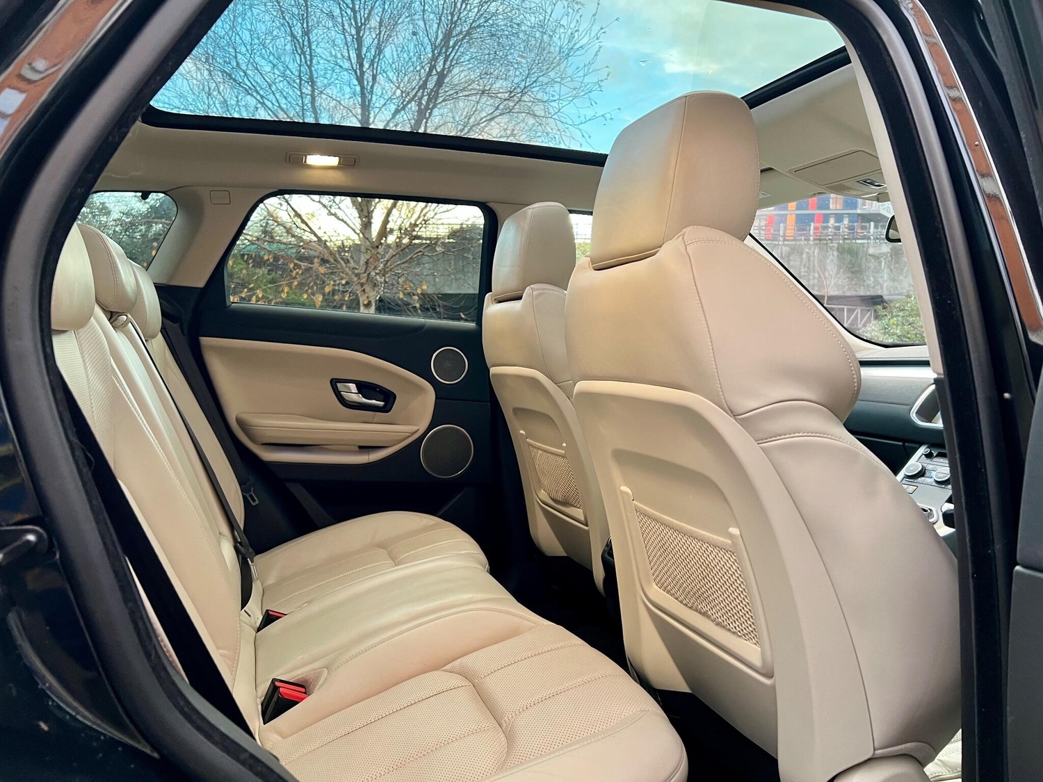 [ berth ]Land Rover Range Rover Evoque