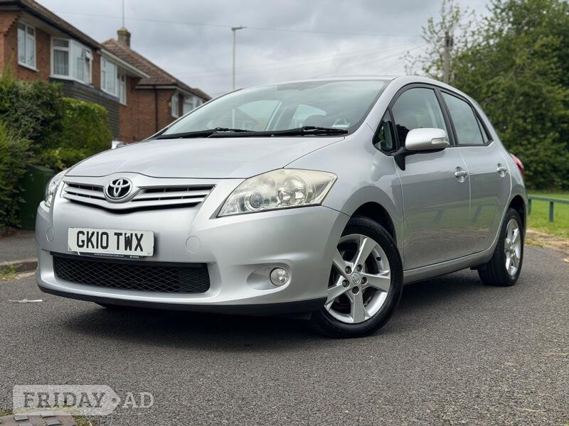 Toyota Auris 2010 - Cars in Luton