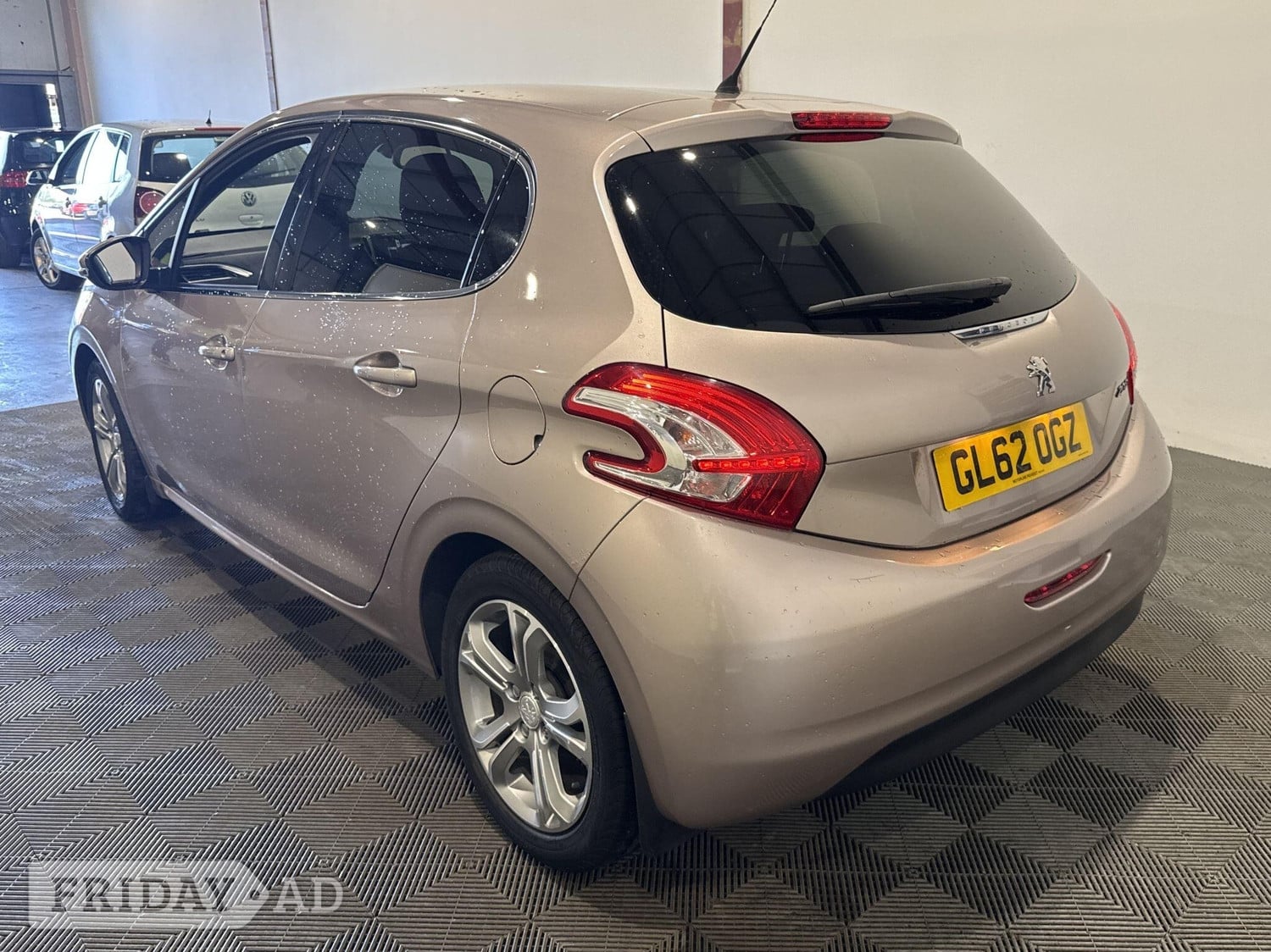 [ berth ]Peugeot 208