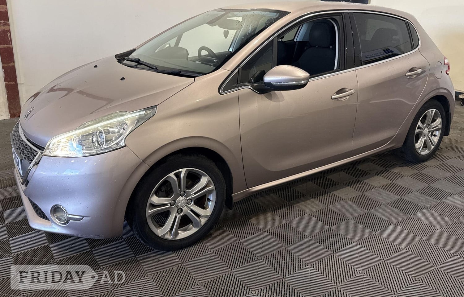 2013 Peugeot 208 1.2 VTi Allure Euro 5 5dr - Cars