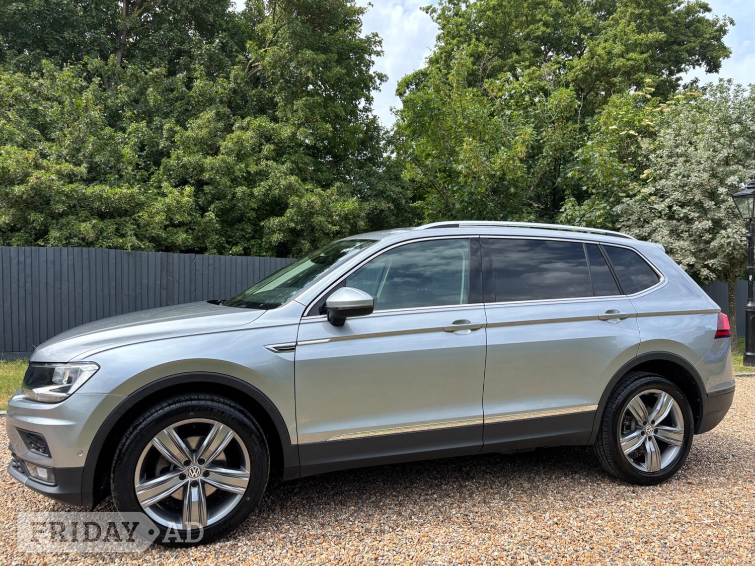 Volkswagen Tiguan 2020 - Cars