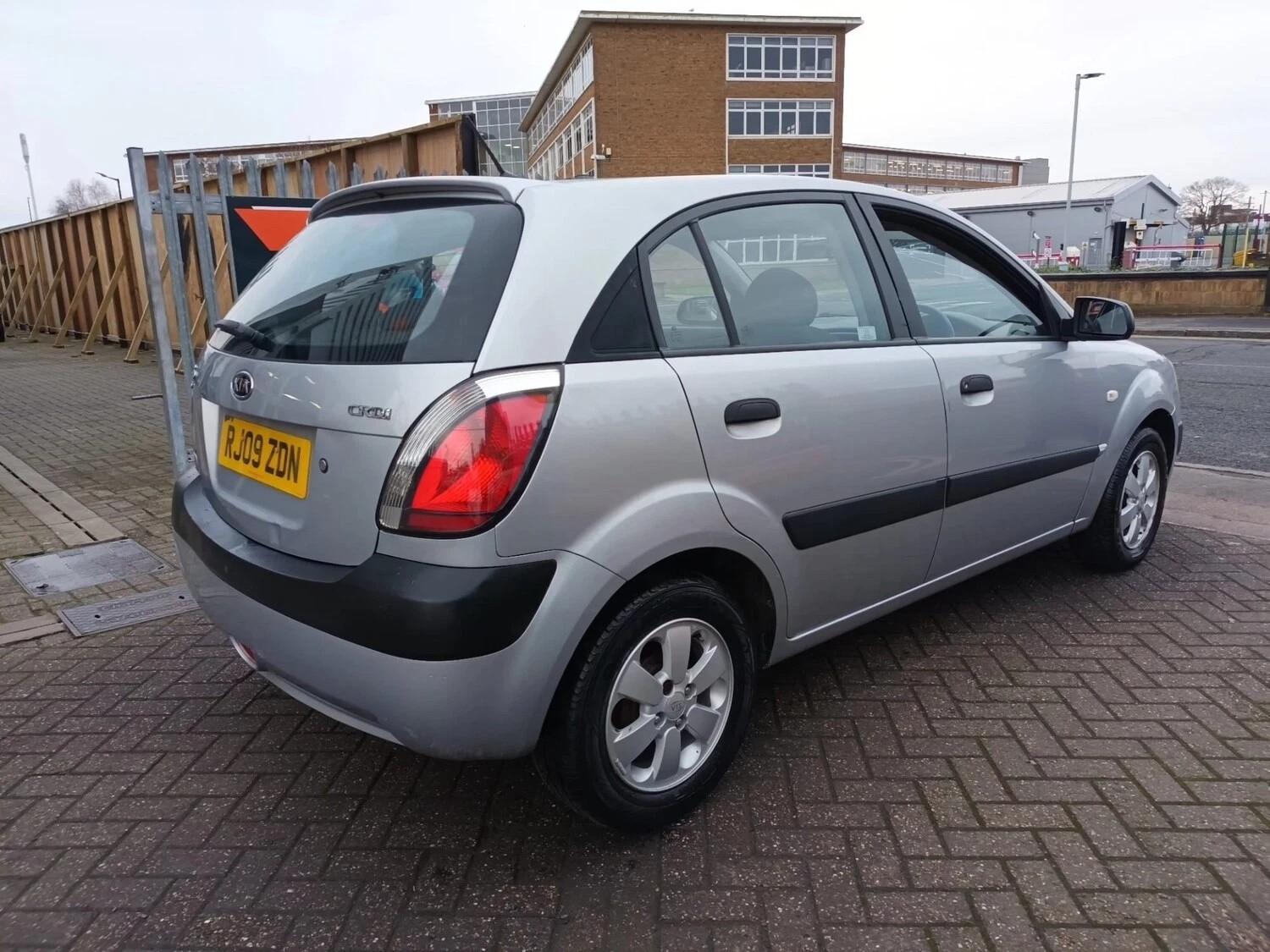 Kia Rio 2009 - Cars in Slough