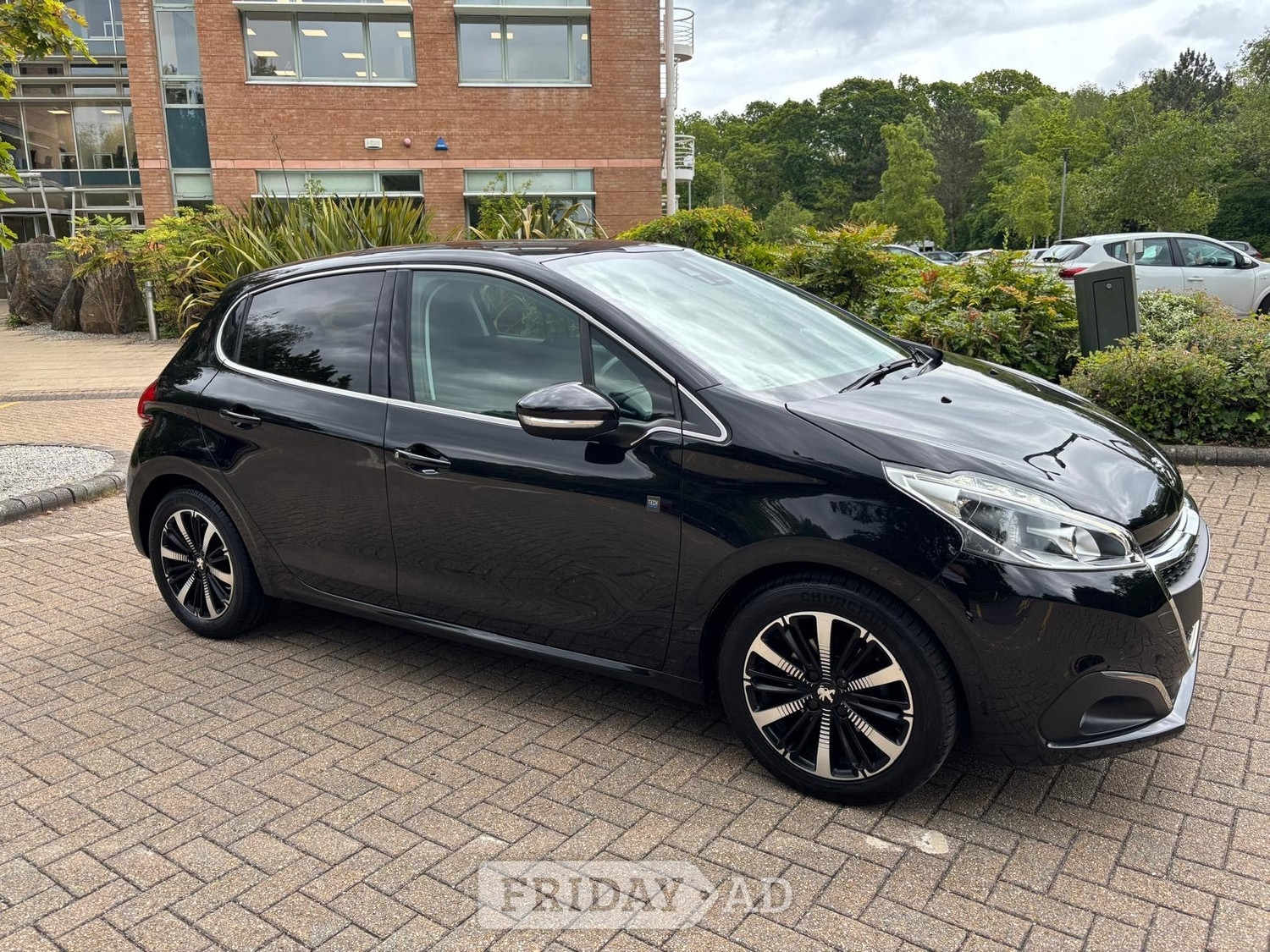 [ berth ]Peugeot 208