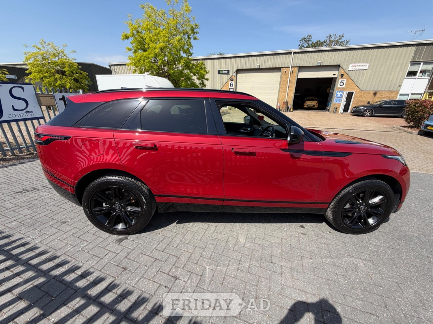 [ berth ]Land Rover Range Rover Velar