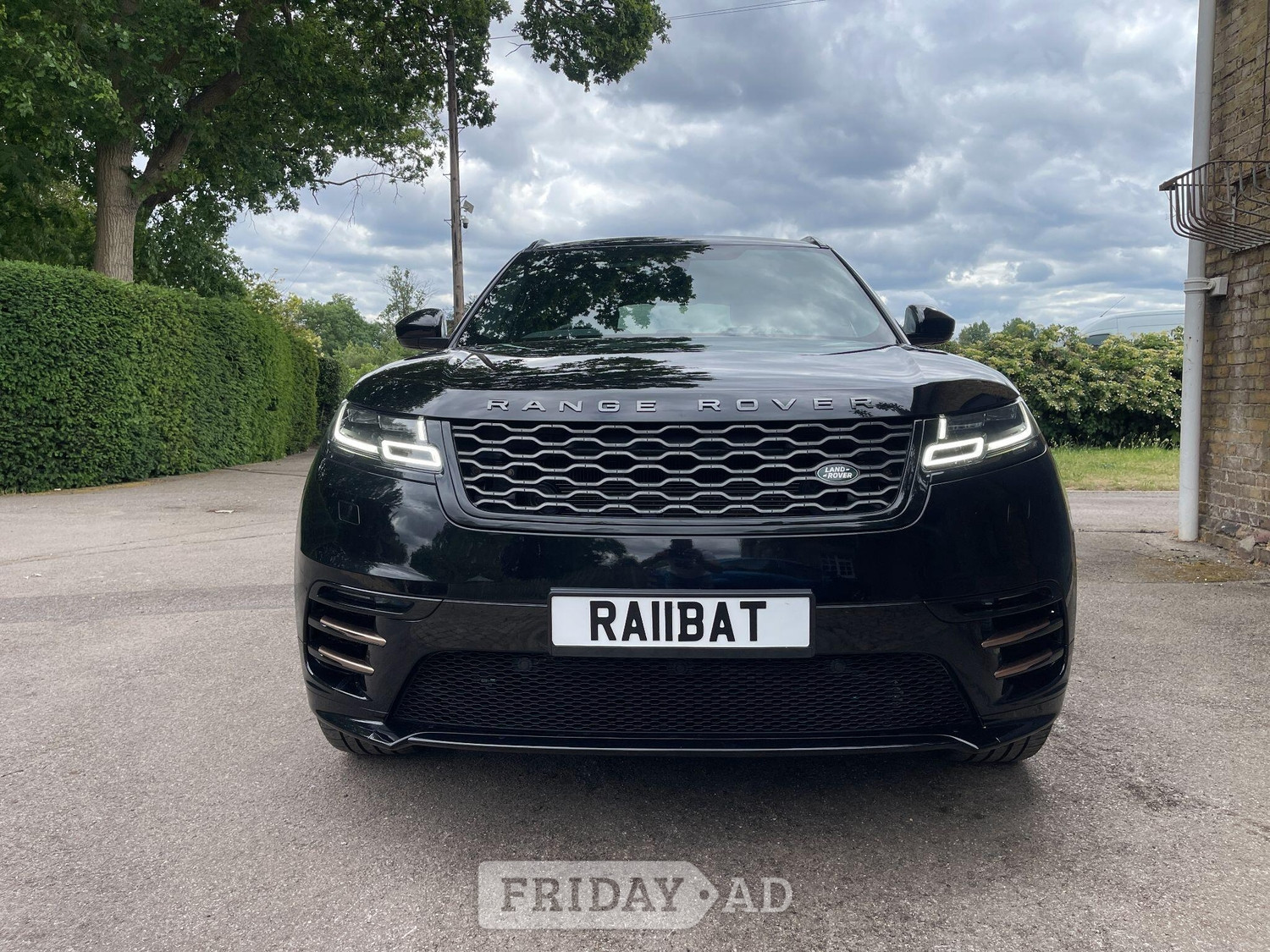 [ berth ]Land Rover Range Rover Velar