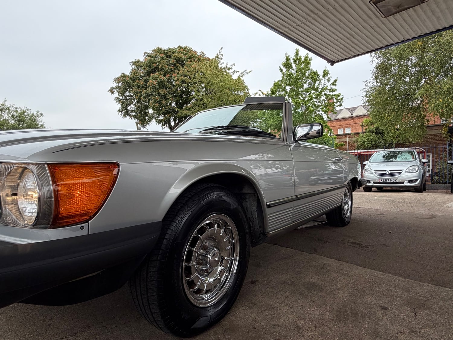 Mercedes-Benz SL 1983 - Cars in Leicester