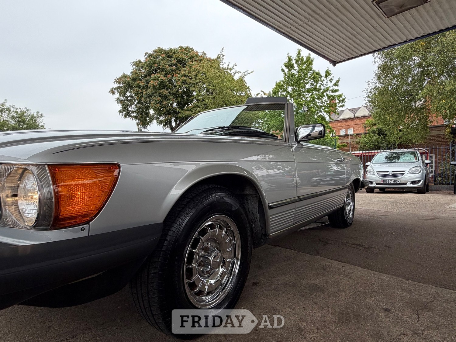 Mercedes-Benz SL 1983 - Cars in Leicester