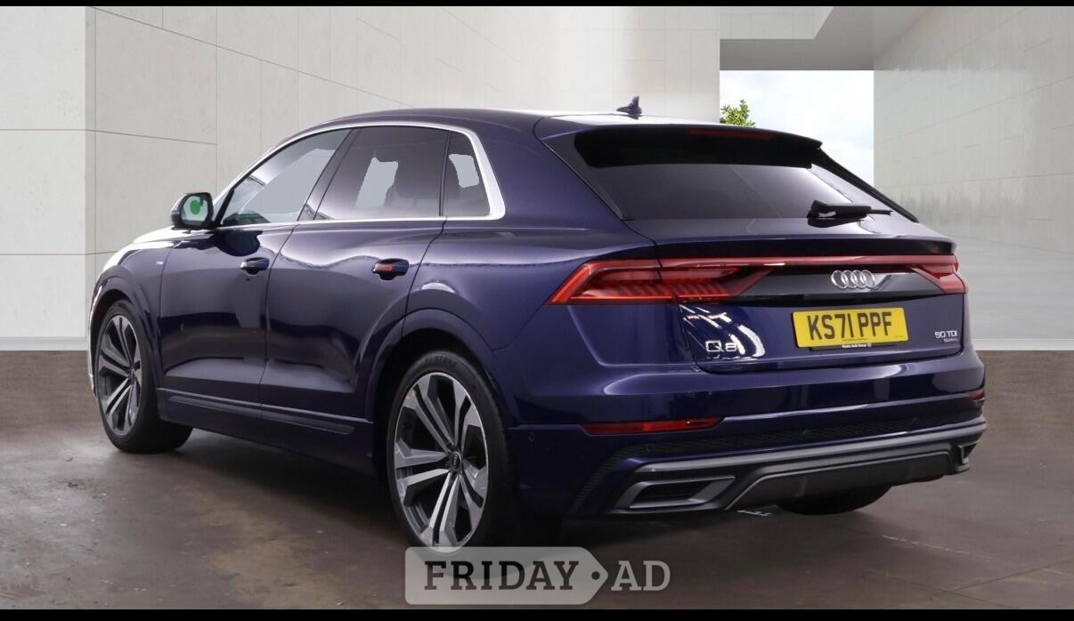 [ berth ]Audi Q8