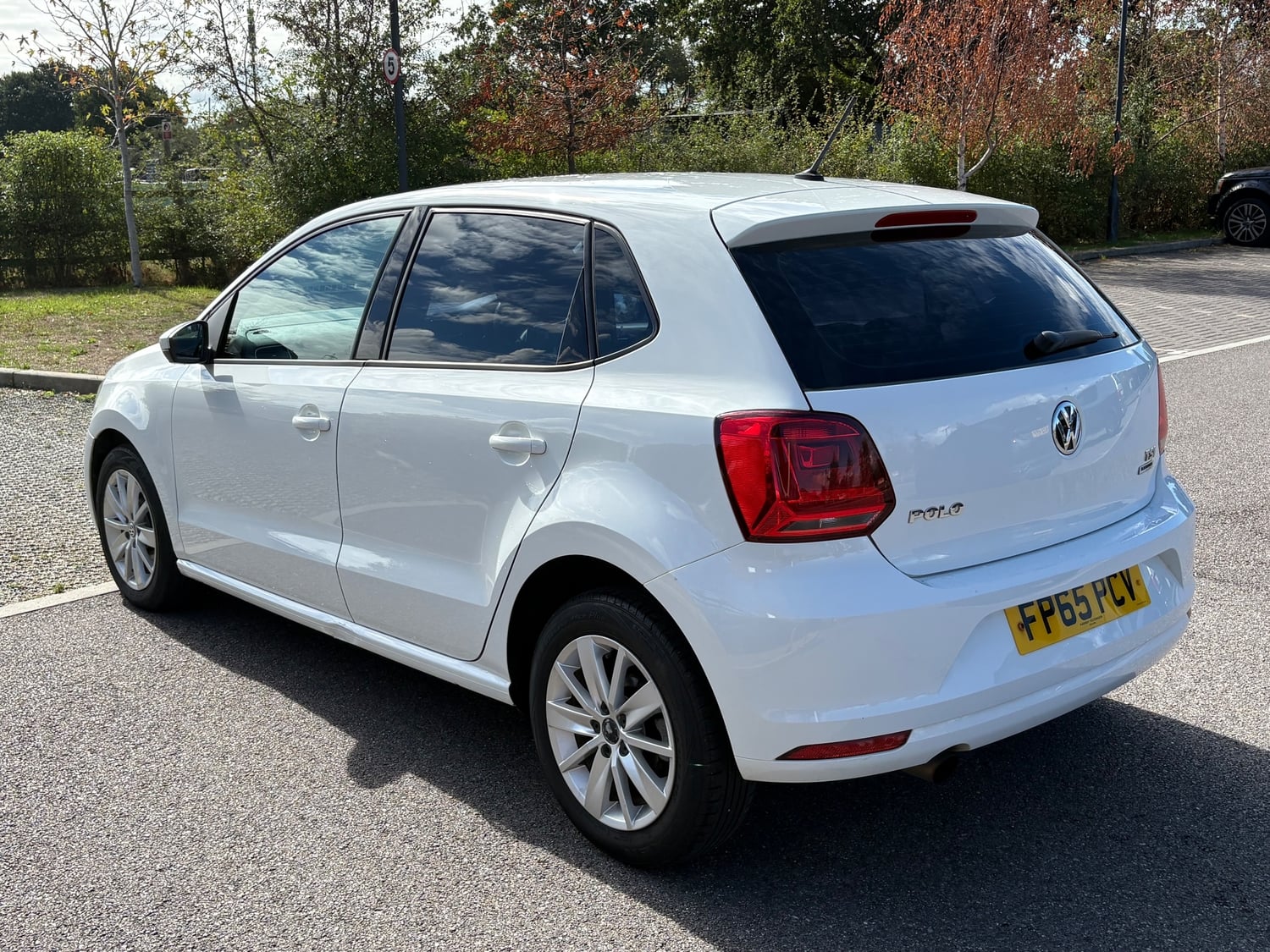 Volkswagen Polo 2015 - Cars