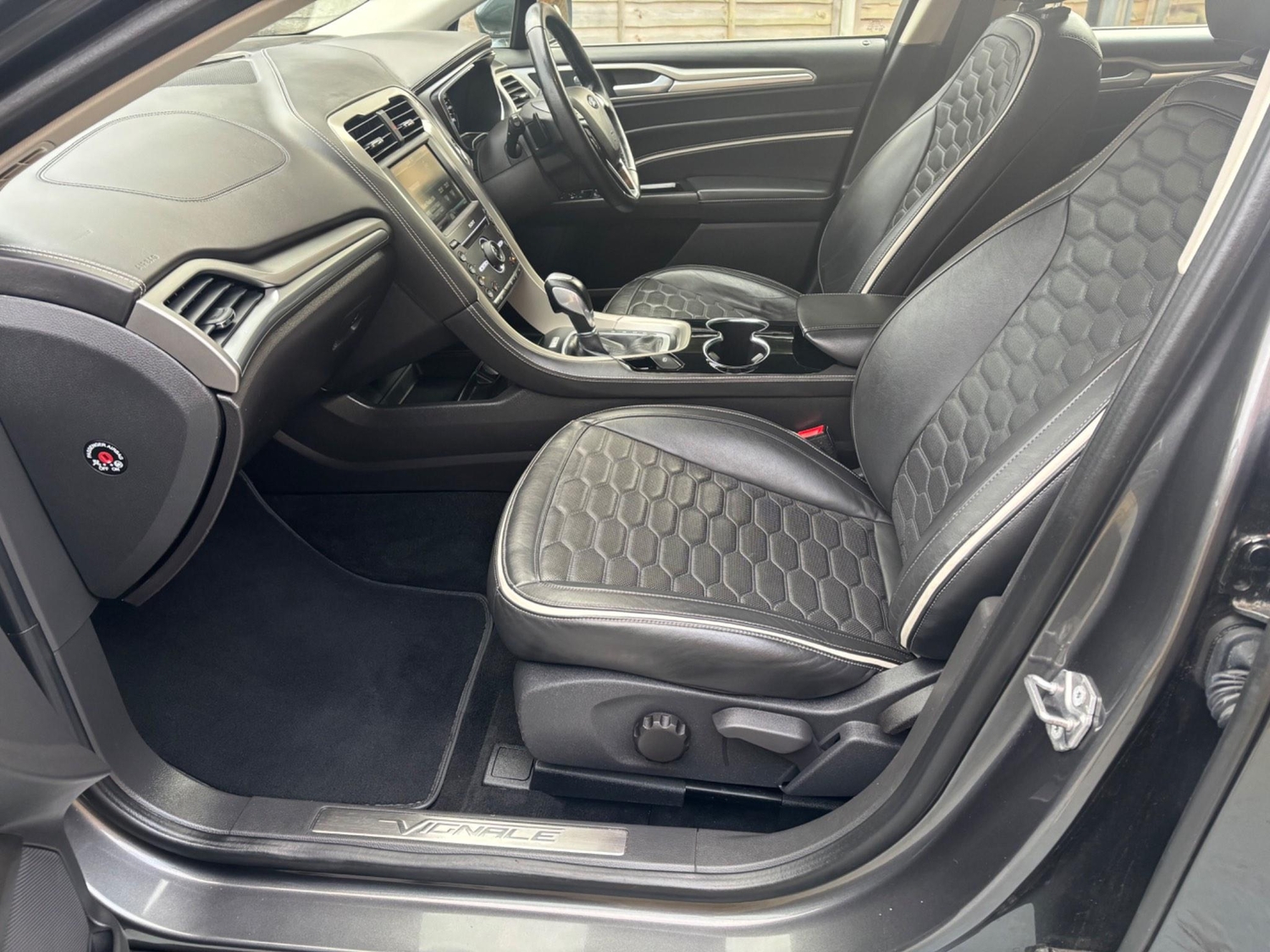 [ berth ]Ford Mondeo