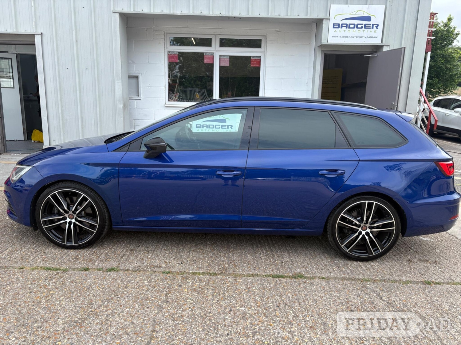 [ berth ]SEAT Leon