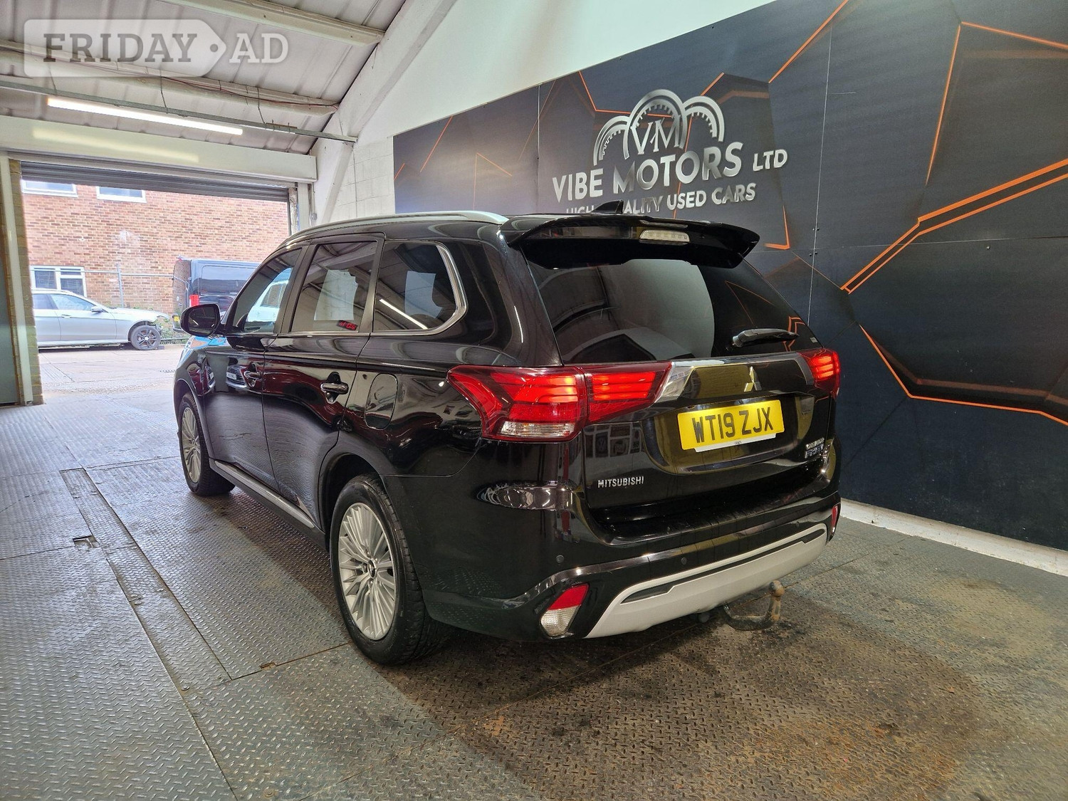 Mitsubishi Outlander 2019 - Cars