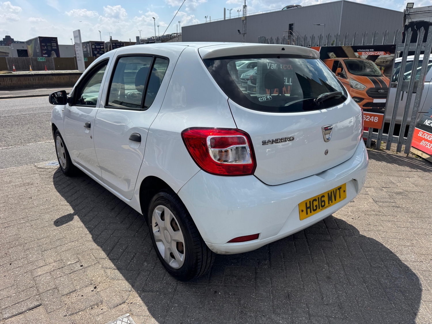 [ berth ]Dacia Sandero