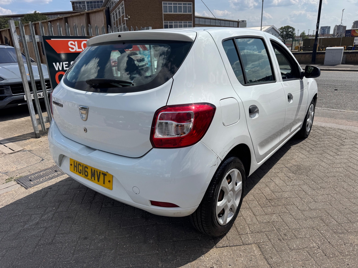 Dacia Sandero 2016 - Cars in Slough