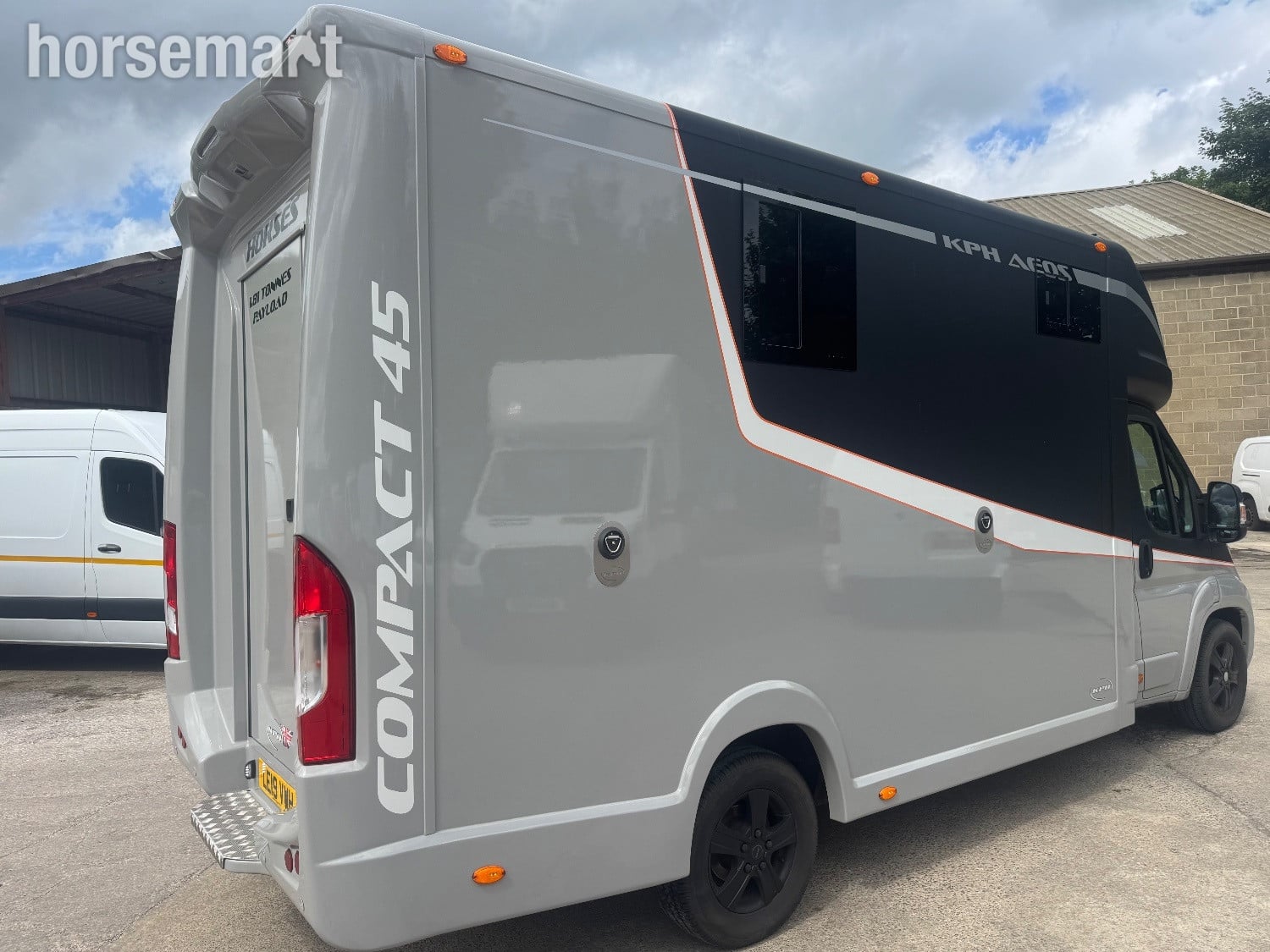 [ berth ]Kevin Parker Aeos Compact 45
