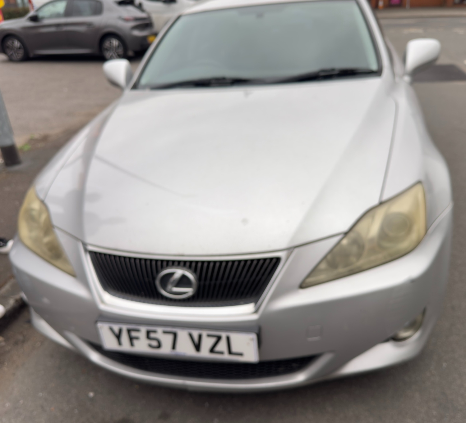 [ berth ]Lexus IS 220d