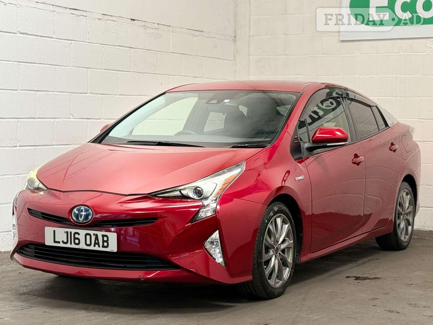 Toyota Prius 2016 - Cars in Uxbridge