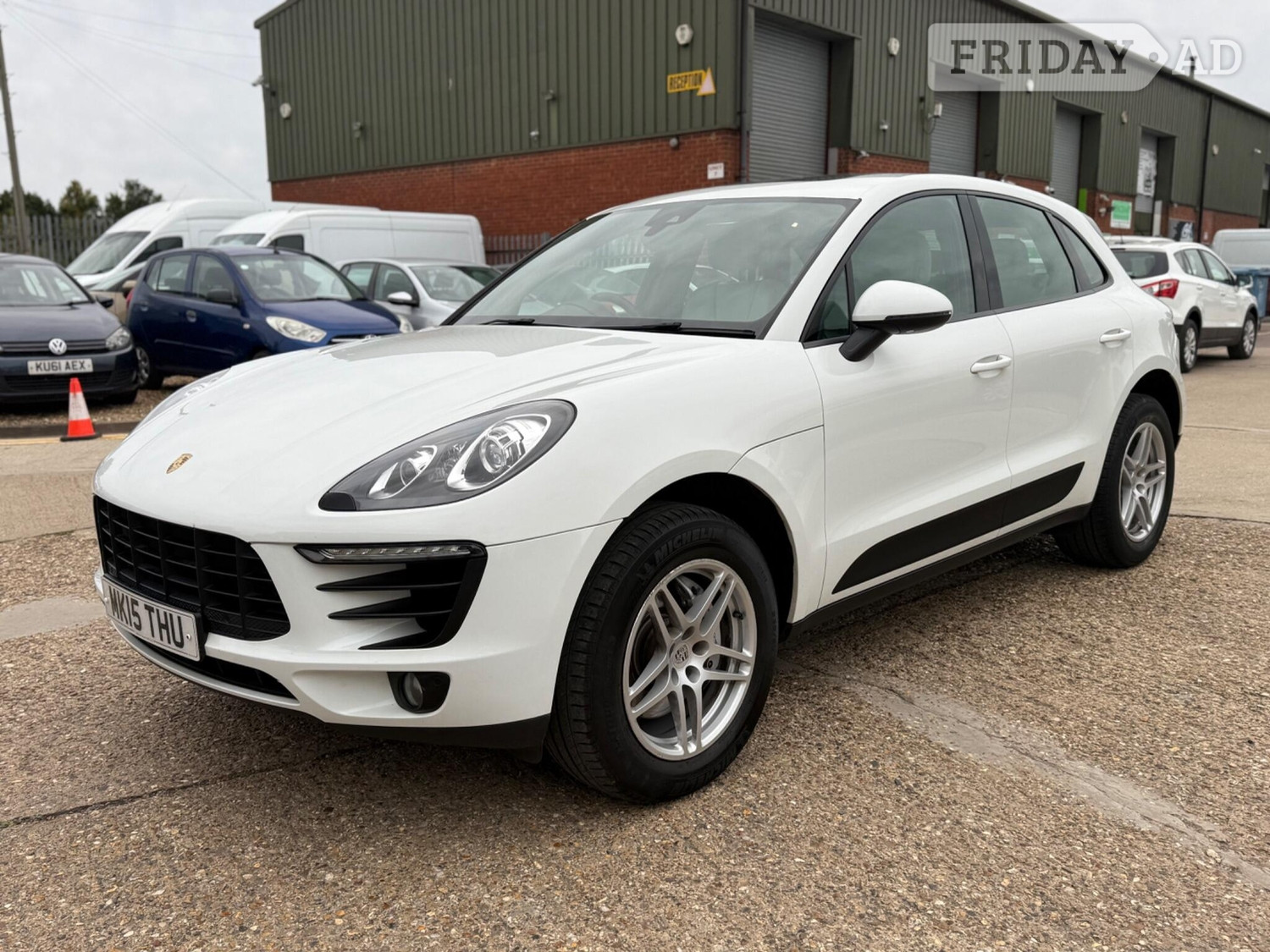 [ berth ]Porsche Macan