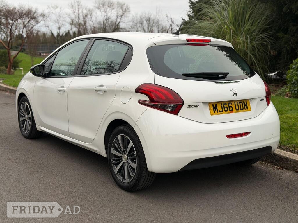 [ berth ]Peugeot 208