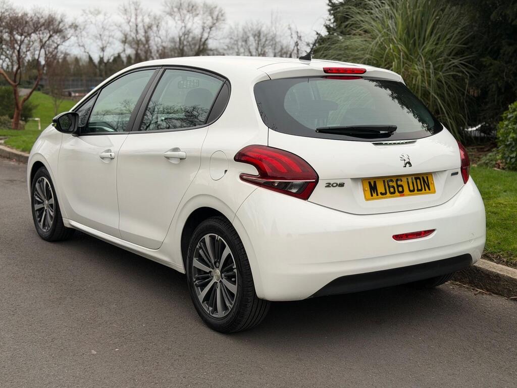 [ berth ]Peugeot 208