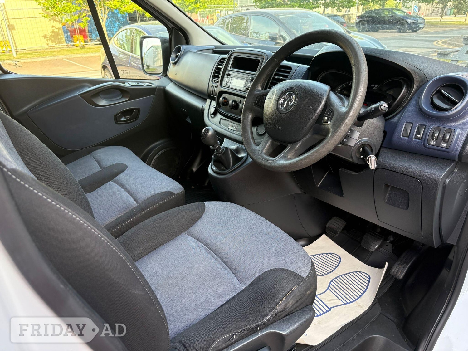 Vauxhall Vivaro 2015 - Vans & Commercial Vehicles in Wantage
