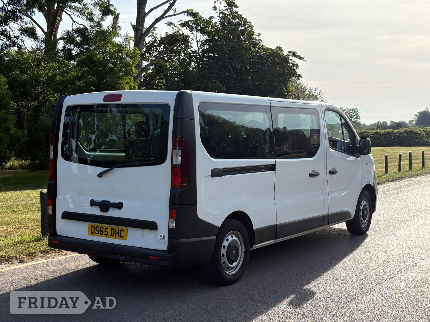 Vauxhall Vivaro 2015 - Vans & Commercial Vehicles