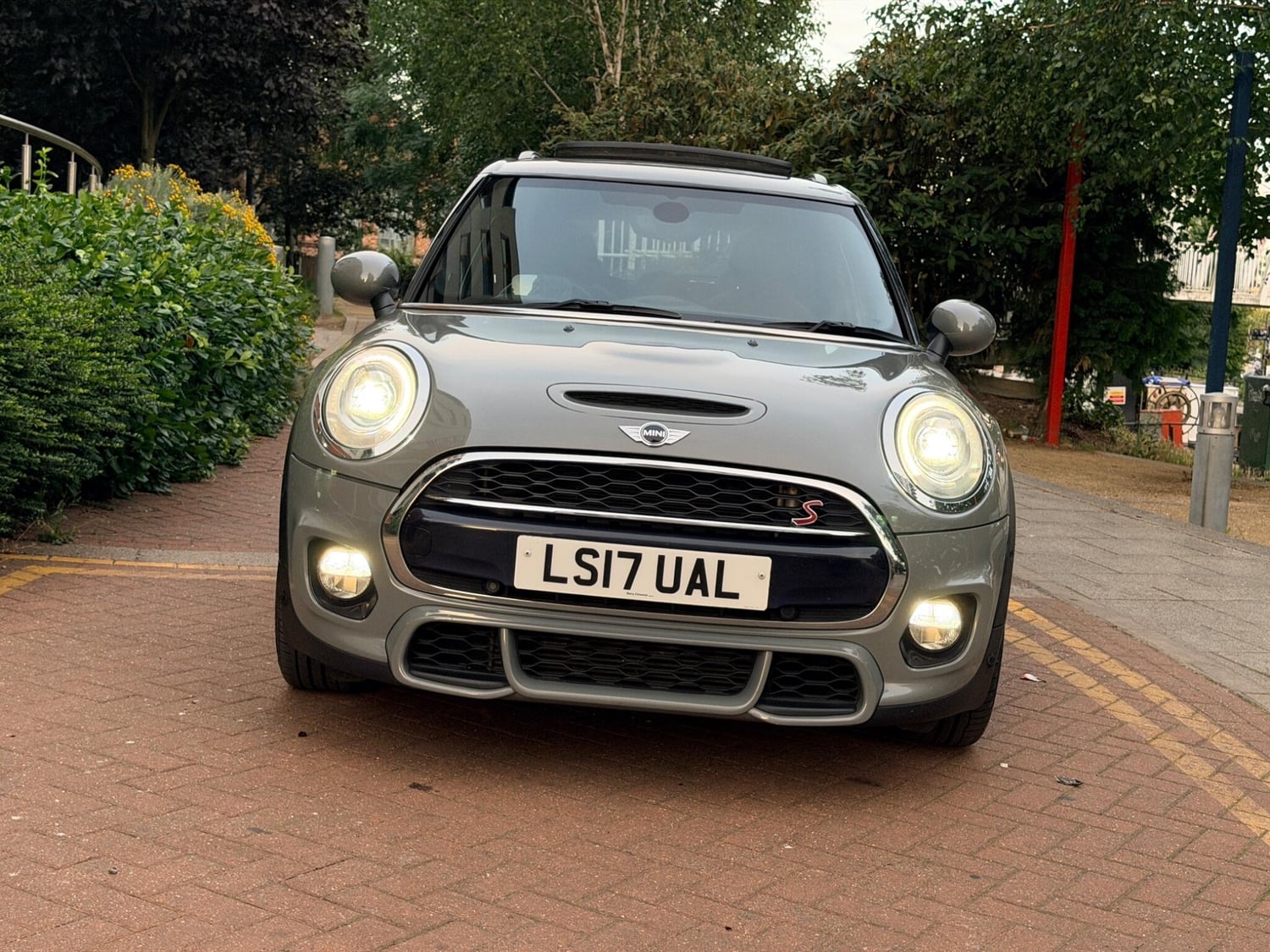 Mini Hatch 2017 - Cars