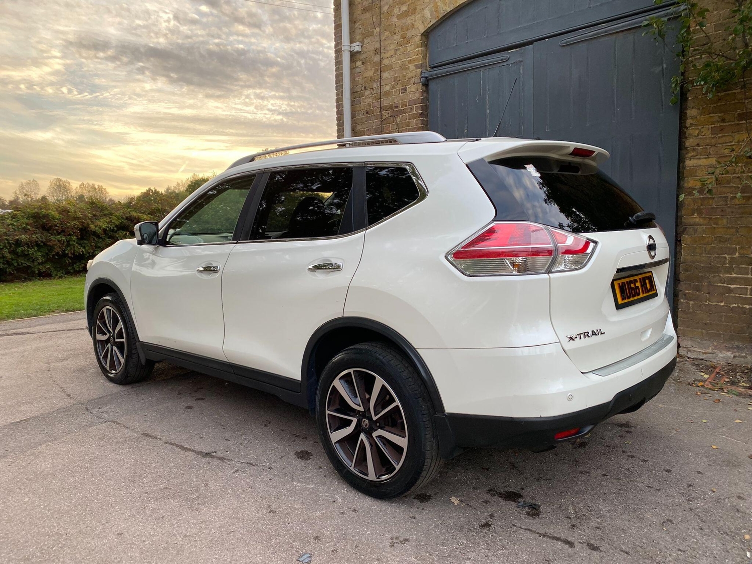Nissan X-Trail 2016 - Cars in Uxbridge