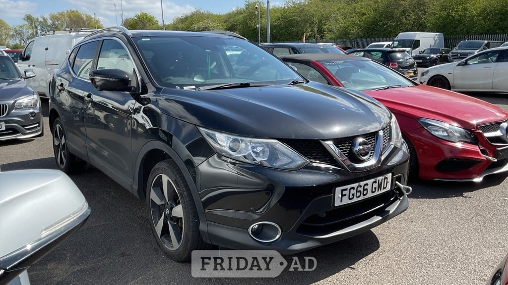 Nissan Qashqai 2016 in Hounslow