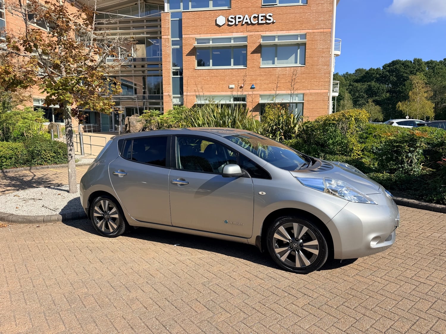[ berth ]Nissan LEAF