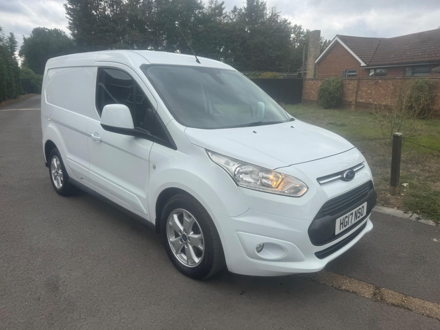 [ berth ]Ford Transit Connect