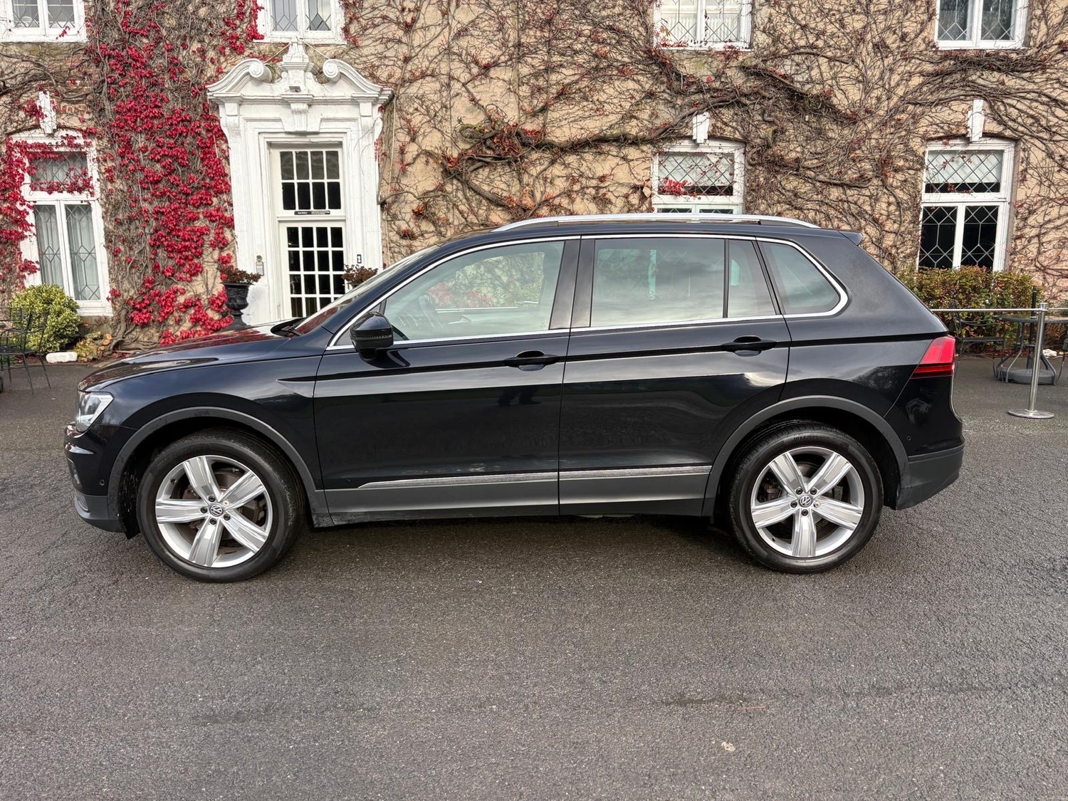 Volkswagen Tiguan 2020 - Cars