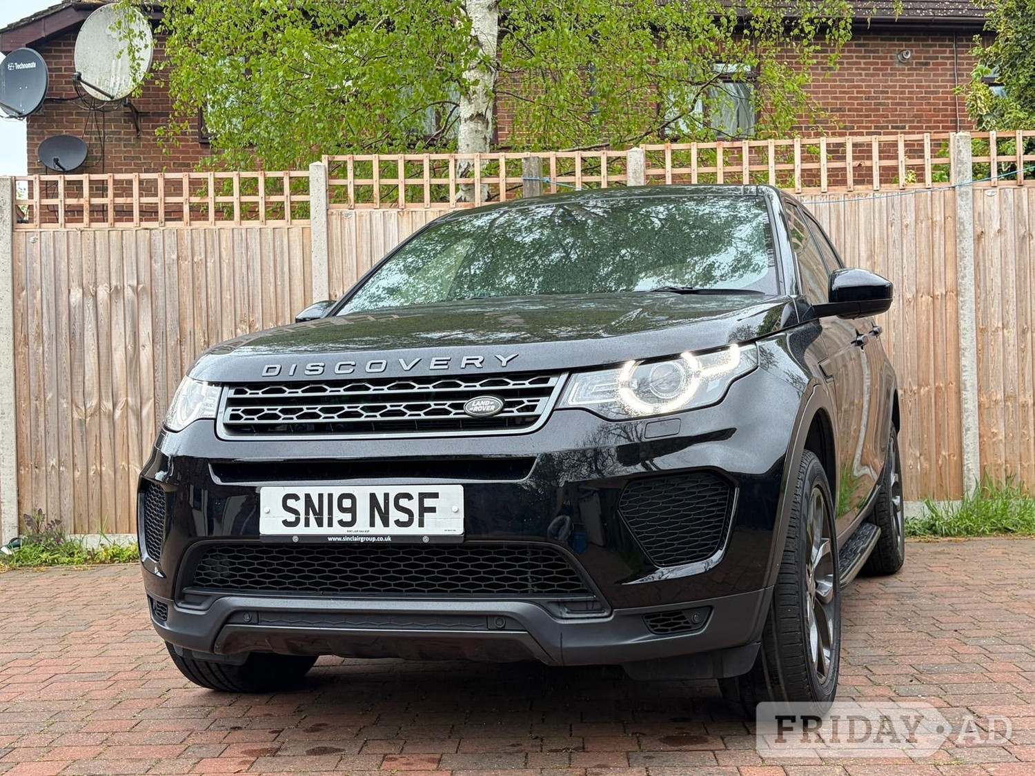 [ berth ]Land Rover Discovery Sport