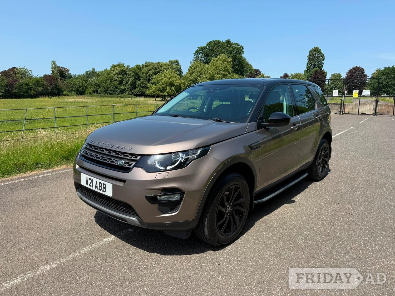[ berth ]Land Rover Discovery Sport