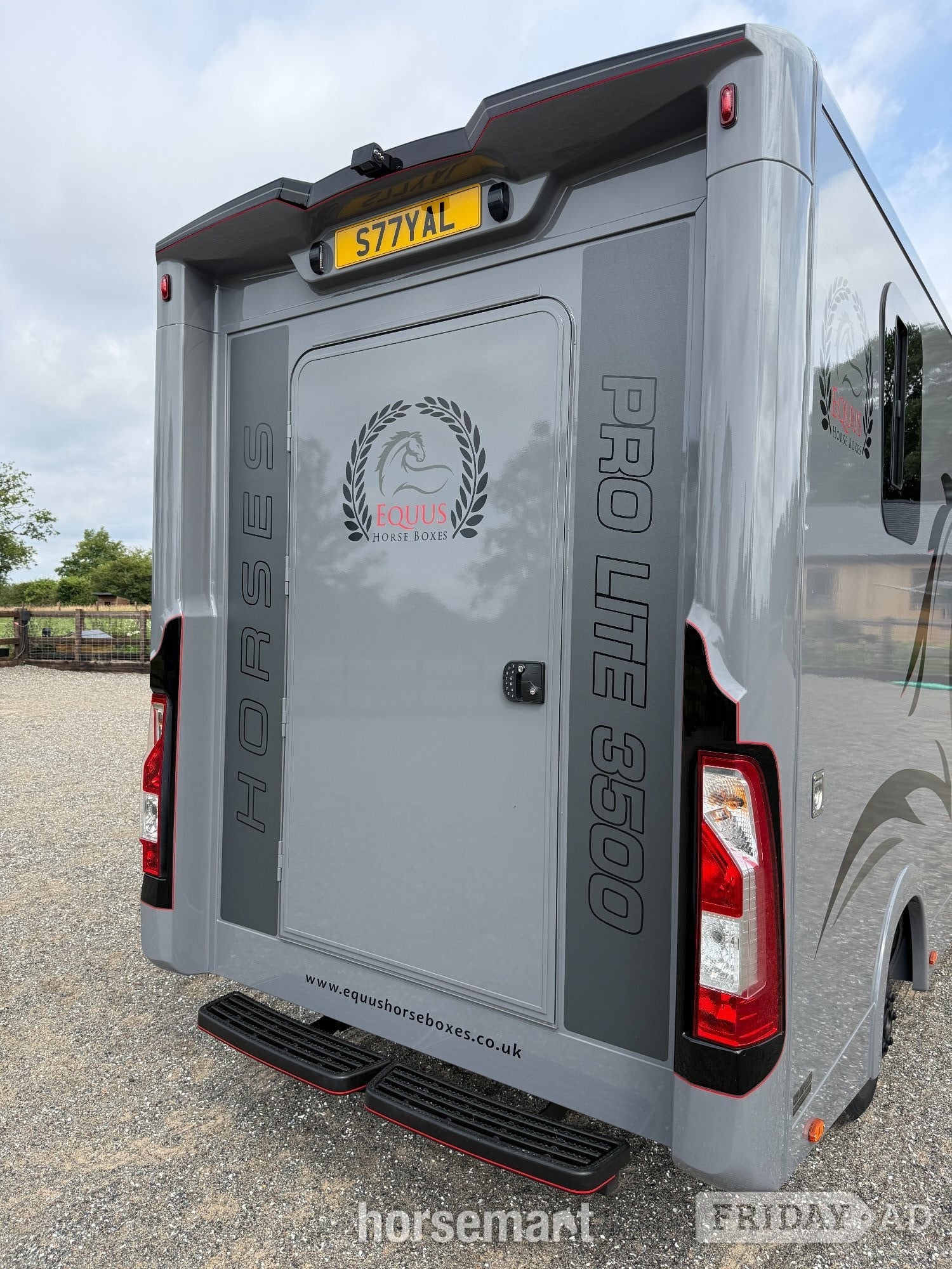 Equus Pro Lite 3500 Vauxhall Horsebox - Trailers & Horseboxes in Wilmslow
