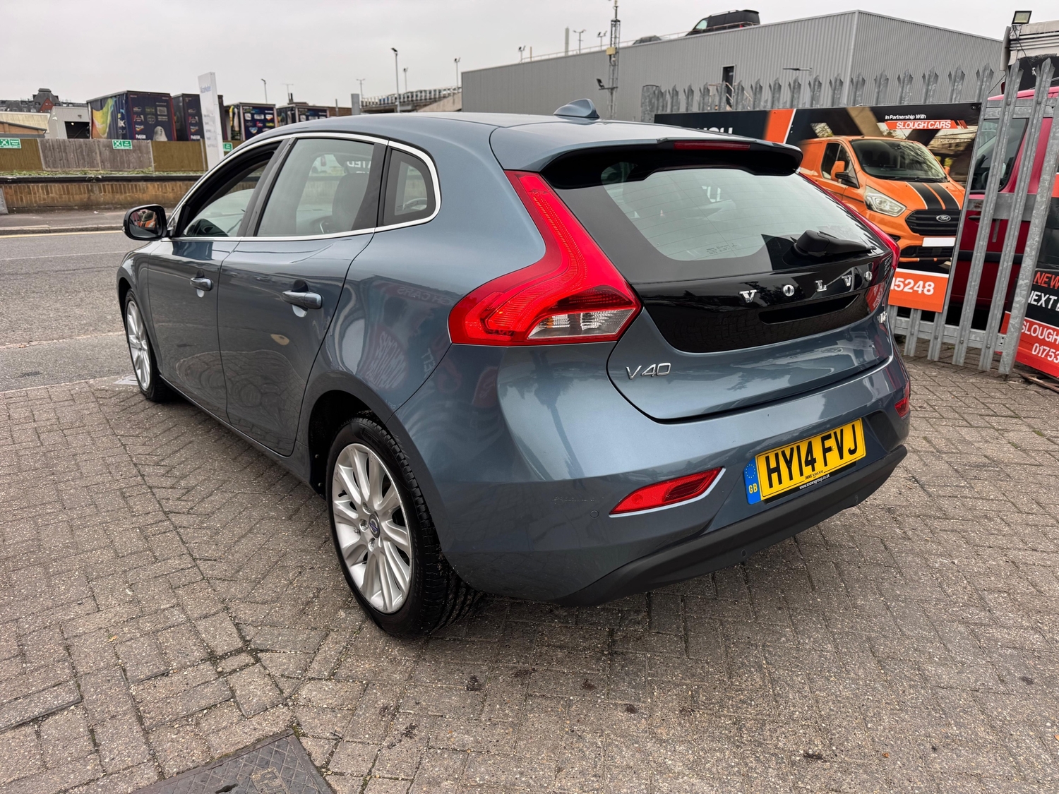 [ berth ]Volvo V40