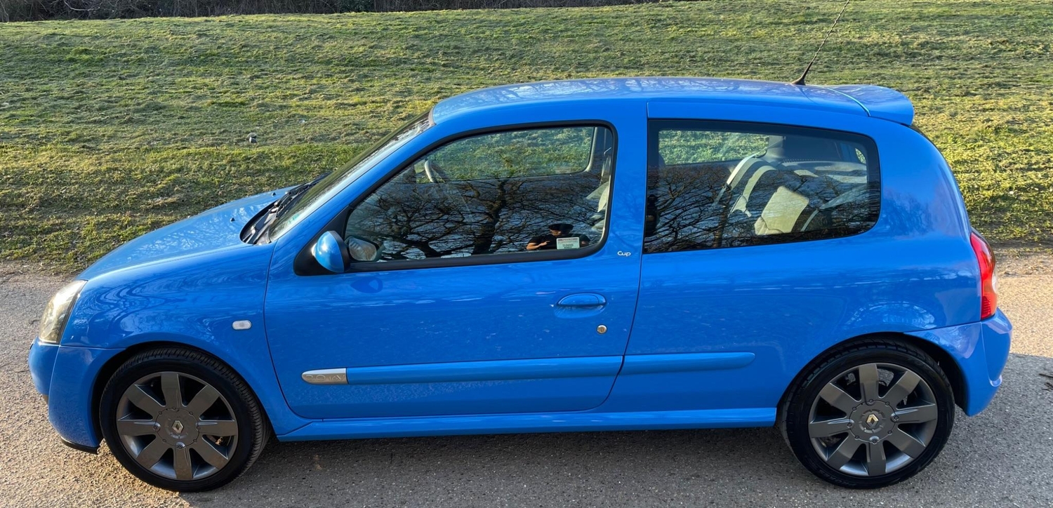 Renault Clio 2005 - Cars