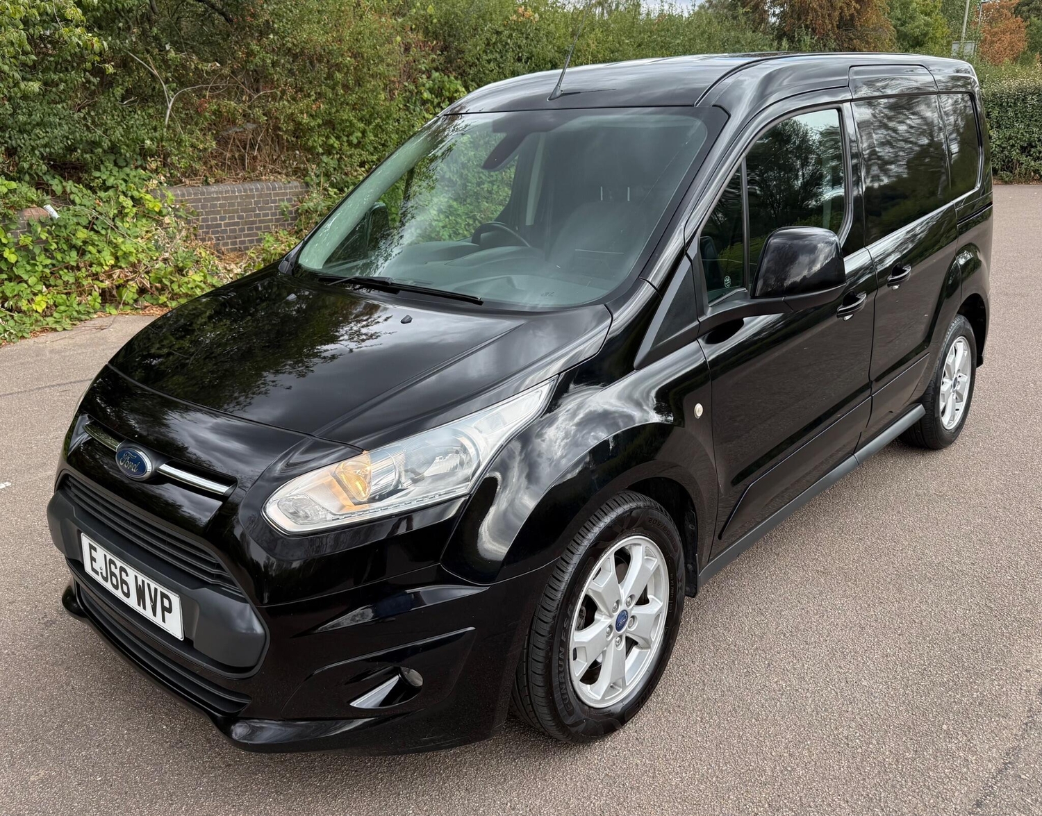 [ berth ]Ford Transit Connect