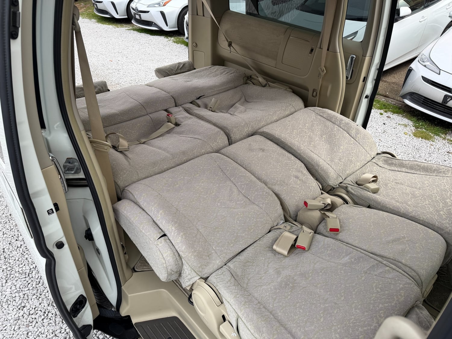 Nissan Elgrand 2010 - Cars