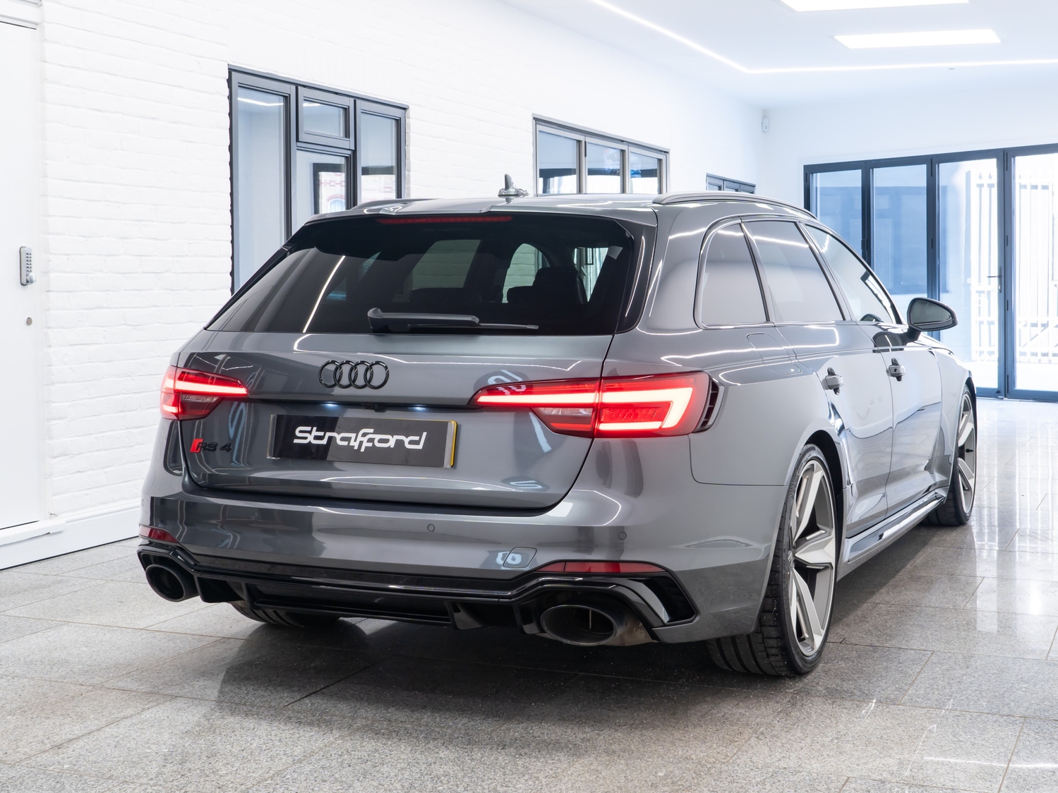 [ berth ]Audi RS4 Avant