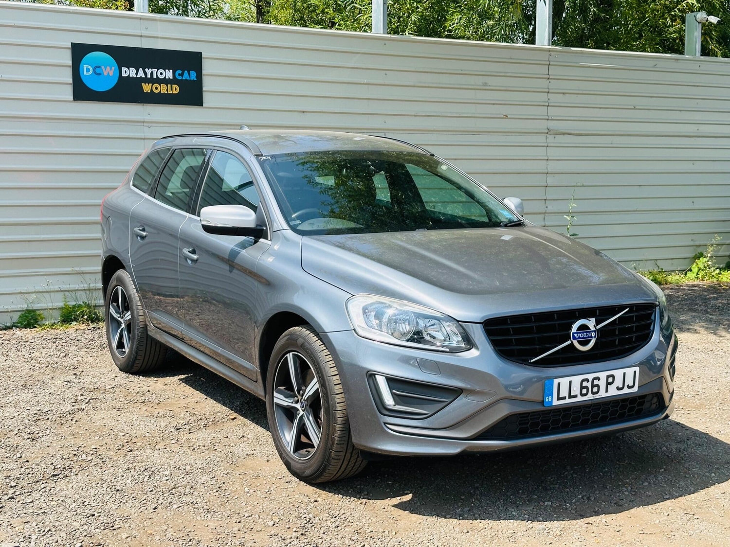 Volvo XC60 2016 - Cars in Hillingdon