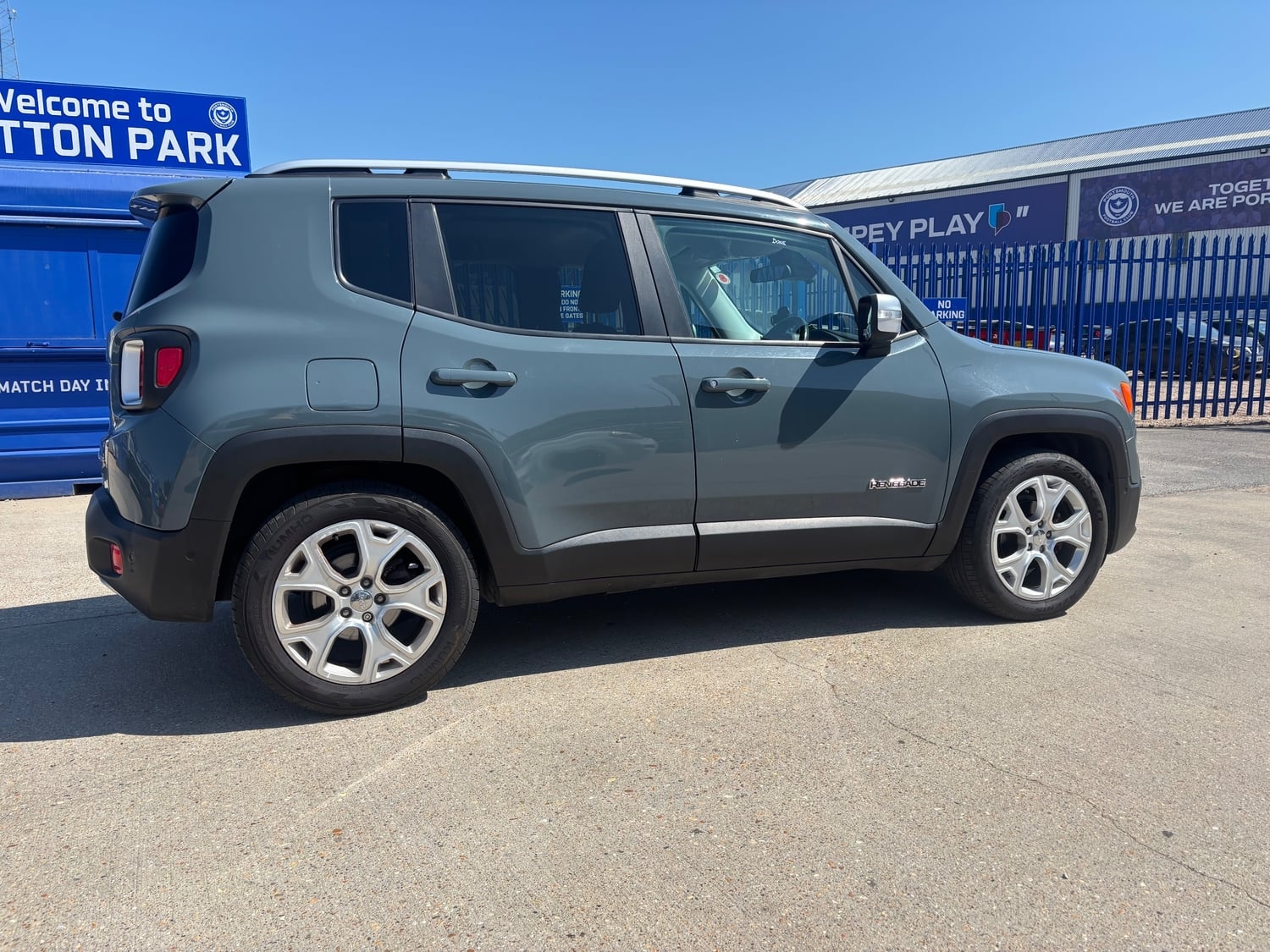 [ berth ]Jeep Renegade