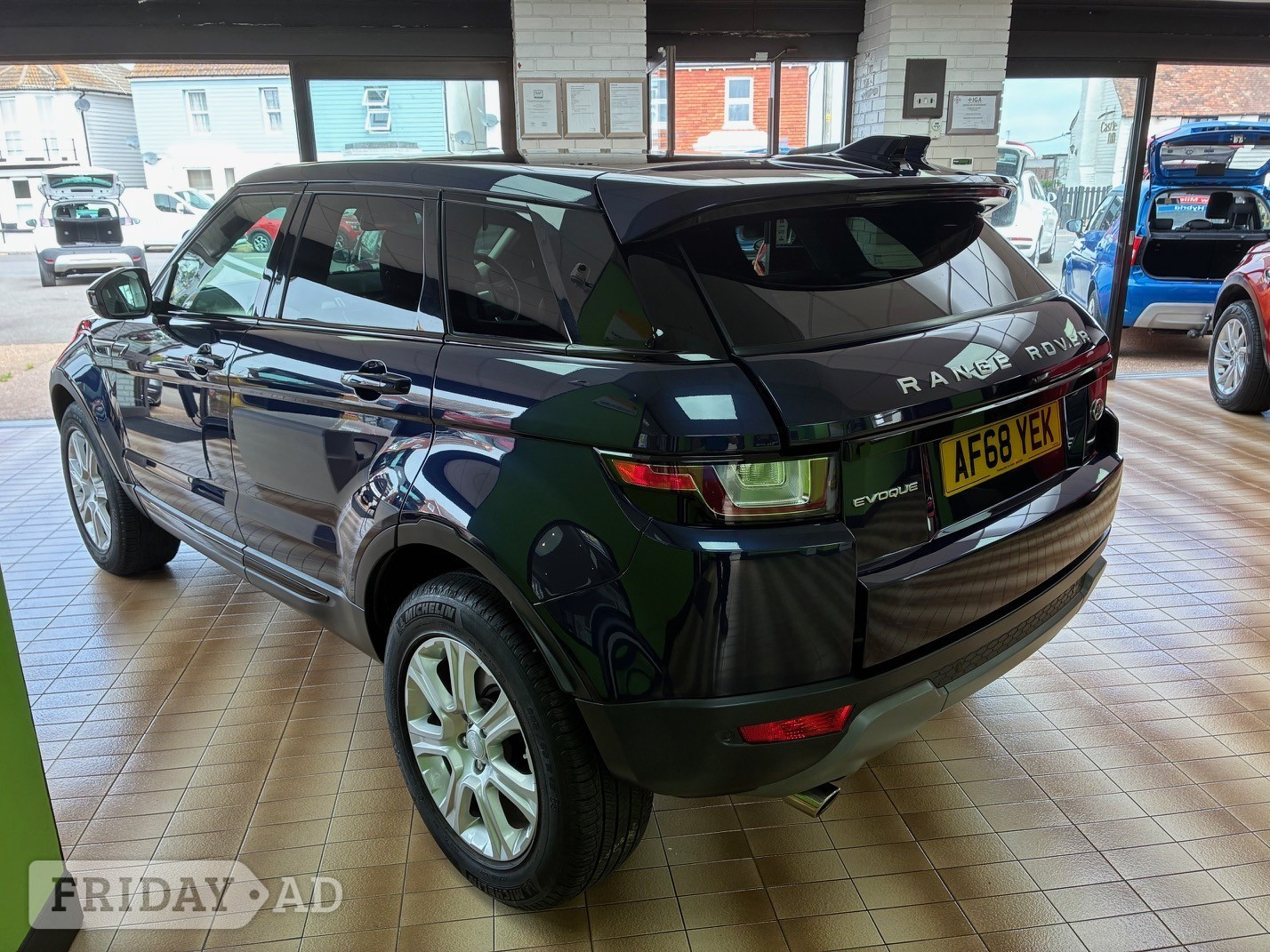 [ berth ]Land Rover Range Rover Evoque
