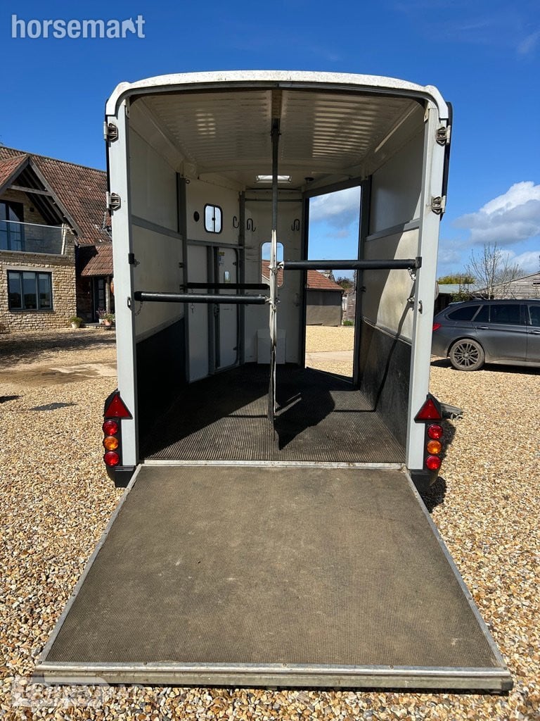 IFOR WILLIAMS HORSEBOX TRAILER HB511 (2011)   Horse Trailer - Trailers & Horseboxes