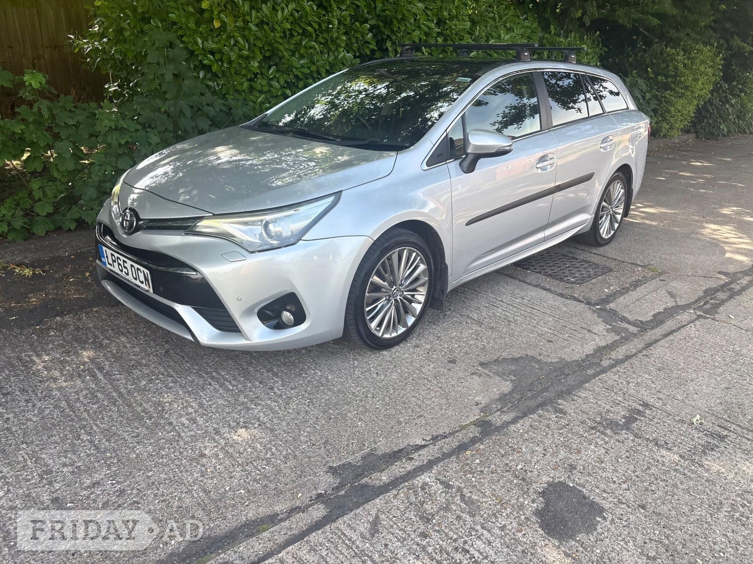Toyota Avensis 2016 in High Wycombe