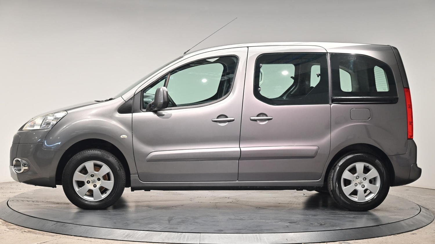 [ berth ]Peugeot Partner Tepee